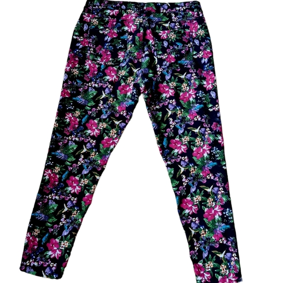 Floral Suko Jeans ๐๐ธ - Picture 5 of 8